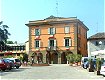 Dal sito http://biblioteche.provincia.re.it; l'attuale biblioteca municipale, che si vuole corrispondere ad una delle torri del distrutto castello