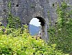 Il lato interno della porta d’ingresso al castello di Ripafratta