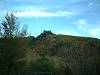 Alla sera, vista dalla Statale, la Rocca di Cerbaia sembra davvero un dente rotto che morde il cielo