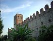 Le mura del castello di Lazise con le torri interne