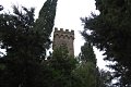 La torre più alta fra i cipressi coi suoi merli guelfi