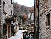 Scorcio del borgo di Rasiglia, con il rio che l’attraversa