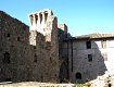 L’ingresso a San Gregorio visto dall’interno della corte