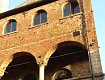 Il Palazzo dei Giudici, sede storica della Podesteria del Comune, all’interno delle mura