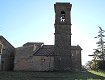 La silhouette della chiesa castellare vista dal piazzale ovest