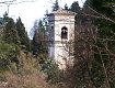 Molto lontano dal centro di Vernio, fra i monti, la torre campanaria della chiesa di Montecuccoli, un vecchio “popolo” romanico dell'XI secolo.