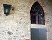 La porta al centro del castello, che dalla piazza del paese consente l’ingresso al borgo