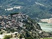 Il borgo antico di Tarsia con il lago sullo sfondo, dal sito http://bettylafeaecomoda.forumcommunity.net