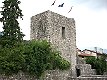 Un ponte d'ingresso alla torre sul perimetro murario