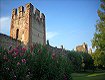 Le mura del castello con le torri interne