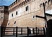 Ponte levatoio e torre d'angolo poligonale di sinistra