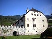 Il castello di Velturno visto dal "giardino dei cervi"